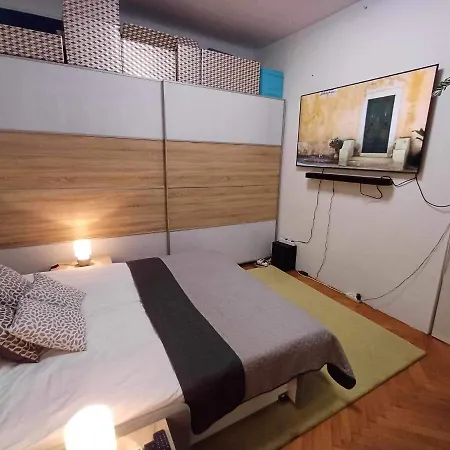 Margaret Bridge Cosy Flat Budapest